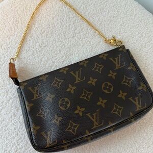 LOUIS VUITTON pochette accesoires